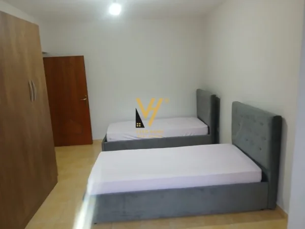 Tirane, jepet me qera 1+1+Ballkon Kati 3, 60 m² 400 € (ALI DEMI)