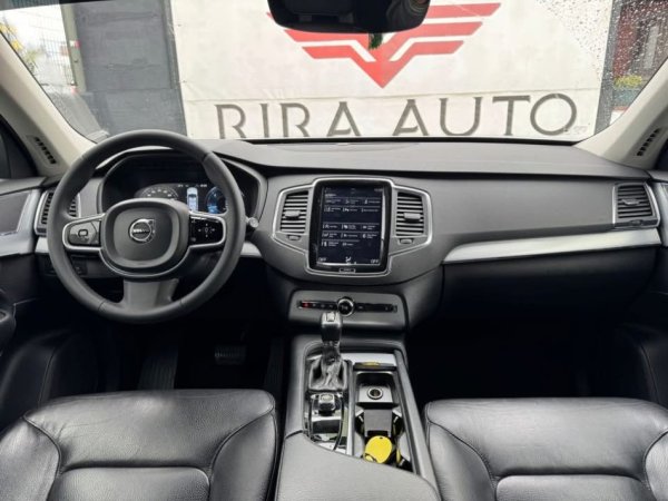 Durres, shitet makine Volvo Nafte, e bardhë 230 km 23.900 €