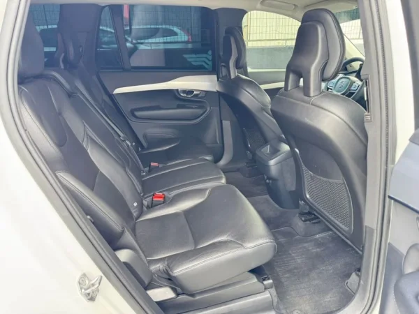 Durres, shitet makine Volvo Nafte, e bardhë 230 km 23.900 €