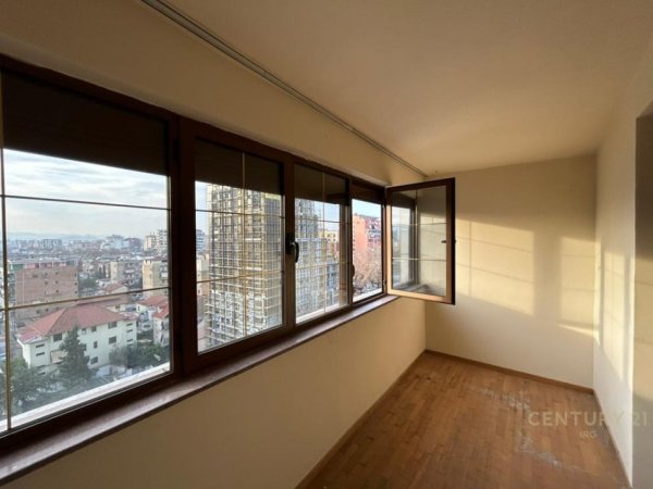 Tirane, shitet apartament 2+1+Ballkon Kati 8, 143 m² 350.000 € (Shallvare)