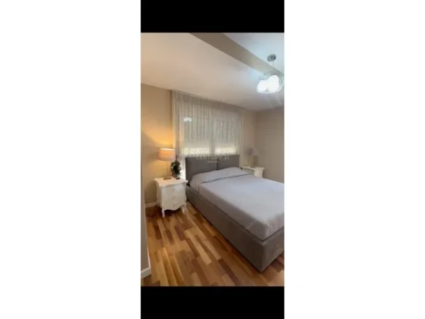 Tirane, jepet me qera apartament 1+1 Kati 5, 94 m² 750 € (Myslym Shyri)