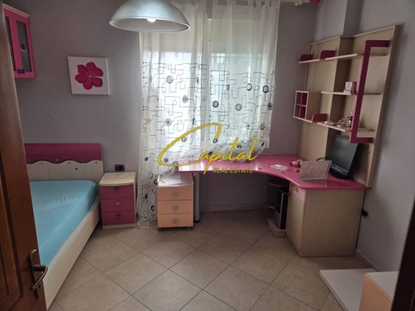 Tirane, jepet me qera apartament 2+1 Kati 3, 106 m² 700 € (SELVIA)