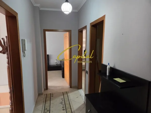 Tirane, jepet me qera apartament 2+1 Kati 3, 106 m² 700 € (SELVIA)
