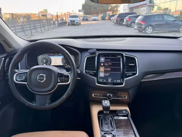 Tirane, shitet makine Volvo Nafte, e zeze Kondicioner 230 km 24.900 €