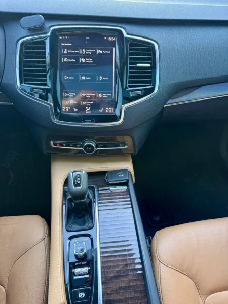 Tirane, shitet makine Volvo Nafte, e zeze Kondicioner 230 km 24.900 €