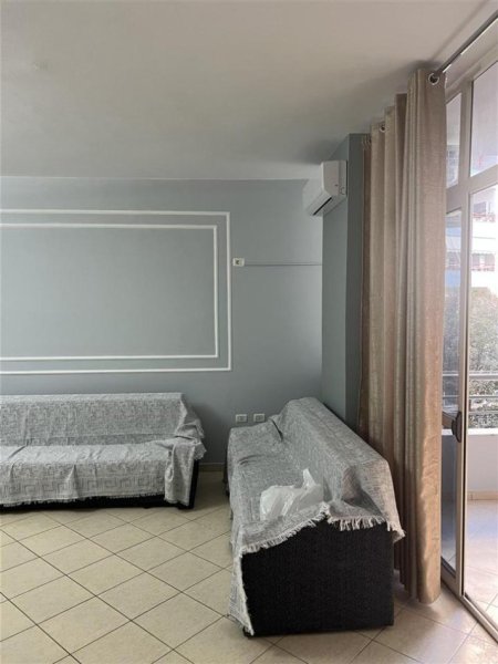 Tirane, jepet me qera apartament 1+1+Ballkon Kati 2, 65 m² 420 €