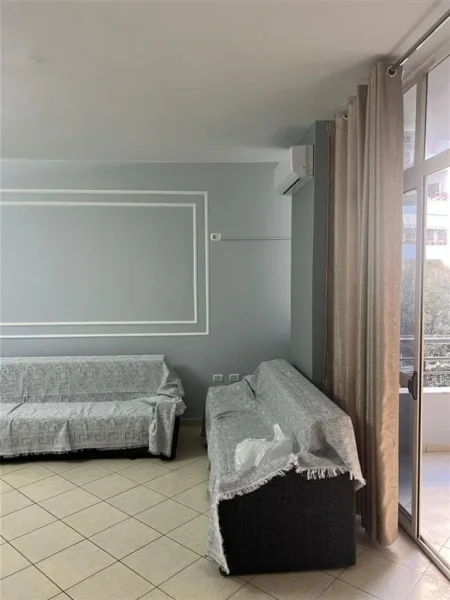 Tirane, jepet me qera apartament 1+1+Ballkon Kati 2, 65 m² 420 €