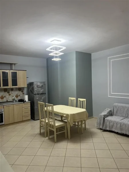 Tirane, jepet me qera apartament 1+1+Ballkon Kati 2, 65 m² 420 €