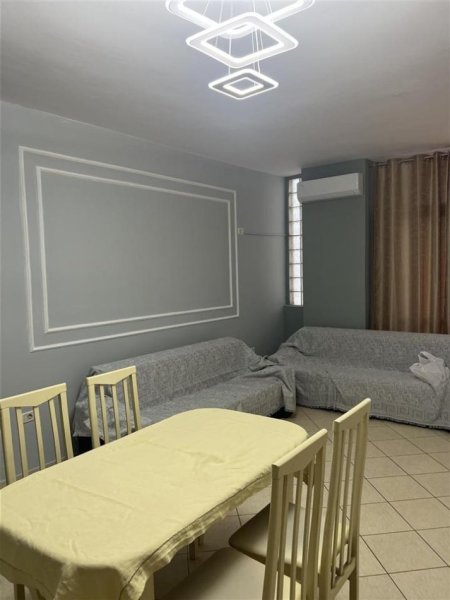 Tirane, jepet me qera apartament 1+1+Ballkon Kati 2, 65 m² 420 €