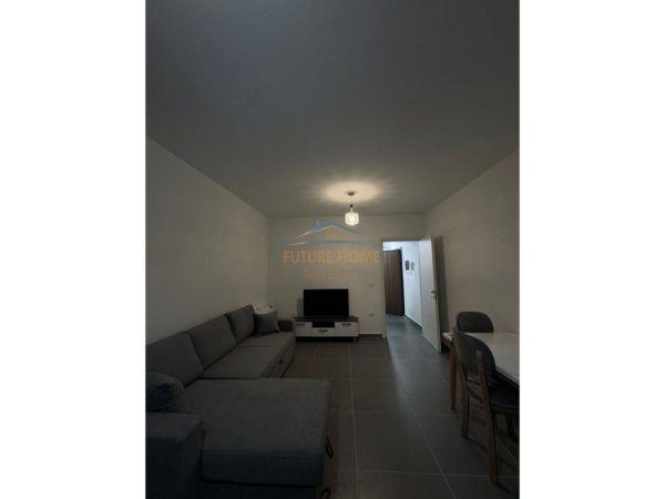 Tirane, jepet me qera apartament 2+1+Ballkon Kati 5, 88 m² 520 € (5 maji)