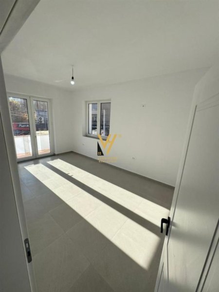 Tirane, jepet me qera zyre Kati 1, 70 m² 1.000 € (MINE PEZA)