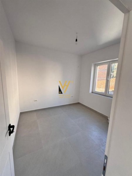 Tirane, jepet me qera zyre Kati 1, 70 m² 1.000 € (MINE PEZA)