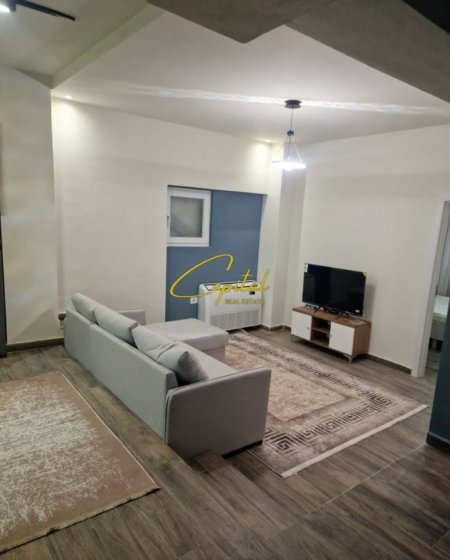 Tirane, jepet me qera apartament 2+1 Kati 1, 84 m² 700 € (ISH STACIONI TRENIT)