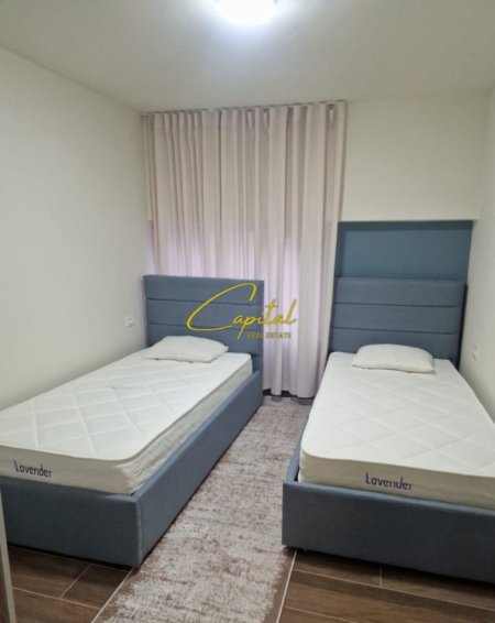 Tirane, jepet me qera apartament 2+1 Kati 1, 84 m² 700 € (ISH STACIONI TRENIT)