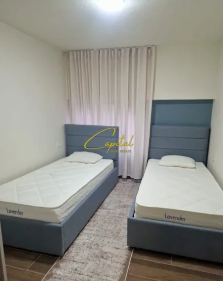 Tirane, jepet me qera apartament 2+1 Kati 1, 84 m² 700 € (ISH STACIONI TRENIT)
