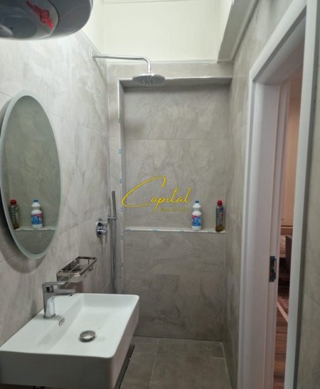 Tirane, jepet me qera apartament 2+1 Kati 1, 84 m² 700 € (ISH STACIONI TRENIT)