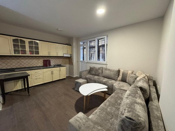 Tirane, jepet me qera apartament 2+1+Aneks+Ballkon Kati 1, 80 m² 500 € (Ish Fusha Aviacionit)