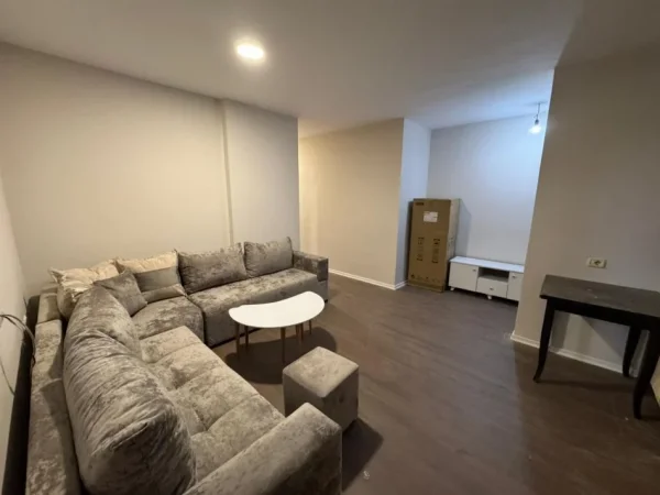 Tirane, jepet me qera apartament 2+1+Aneks+Ballkon Kati 1, 80 m² 500 € (Ish Fusha Aviacionit)