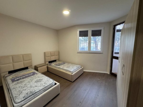 Tirane, jepet me qera apartament 2+1+Aneks+Ballkon Kati 1, 80 m² 500 € (Ish Fusha Aviacionit)