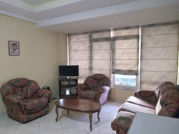 Tirane, jepet me qera apartament 1+1+Ballkon Kati 3, 60 m² 400 € 