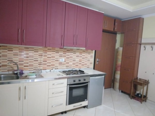 Tirane, jepet me qera apartament 1+1+Ballkon Kati 3, 60 m² 400 € 