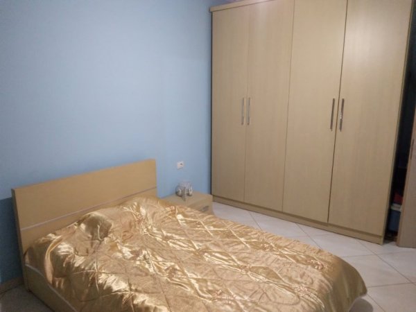 Tirane, jepet me qera apartament 1+1+Ballkon Kati 3, 60 m² 400 € 