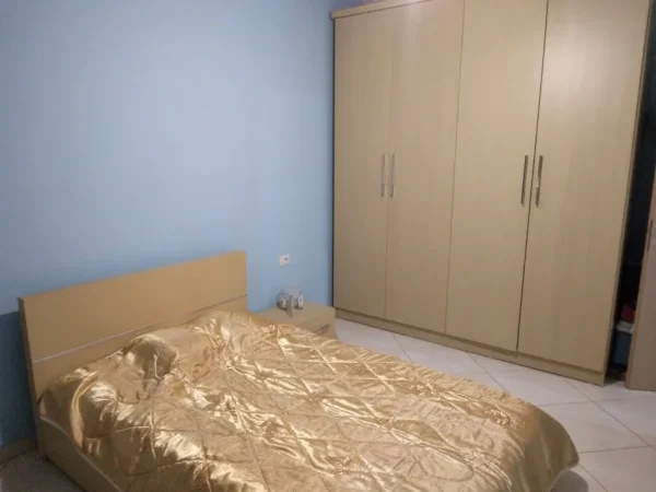 Tirane, jepet me qera apartament 1+1+Ballkon Kati 3, 60 m² 400 € 