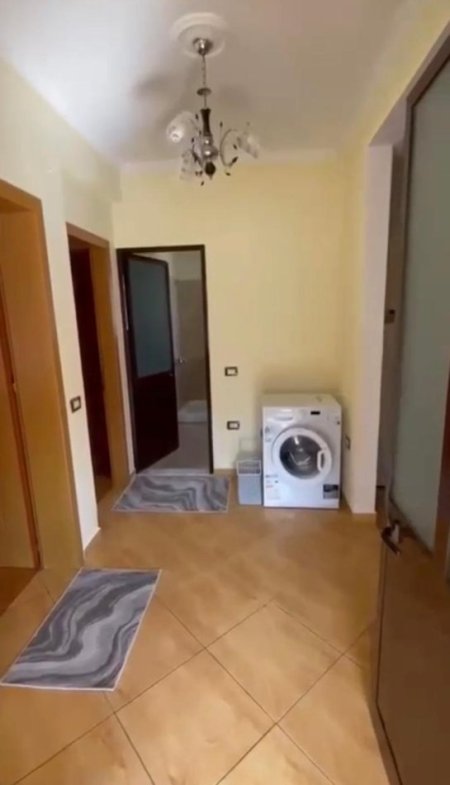 Tirane, jepet me qera apartament 2+1+Ballkon Kati 3, 100 m² 450 € 