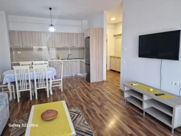 Tirane, jepet me qera apartament 2+1+Ballkon Kati 6, 92 m² 650 € 