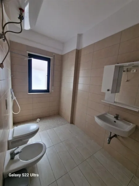 Tirane, jepet me qera apartament 2+1+Ballkon Kati 6, 92 m² 650 € 
