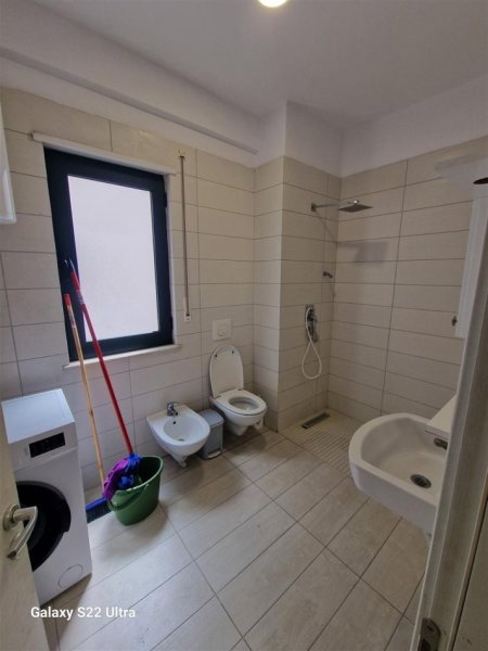 Tirane, jepet me qera apartament 2+1+Ballkon Kati 6, 92 m² 650 € 