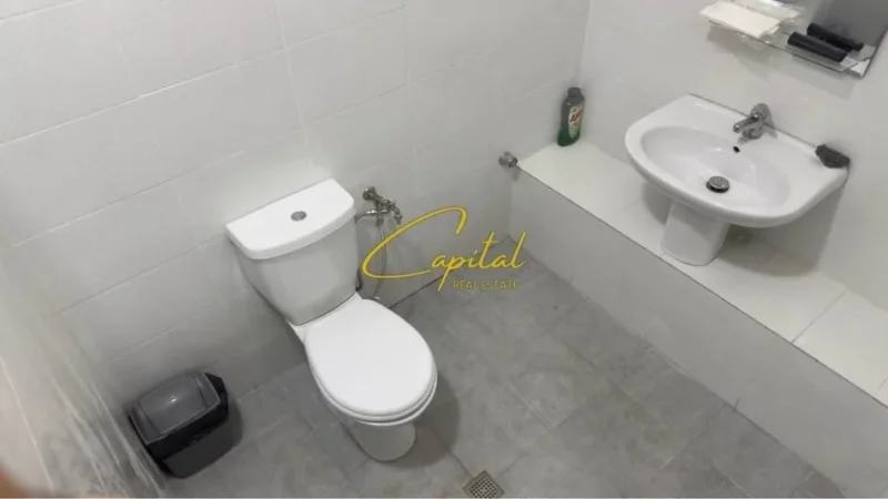 Tirane, jepet me qera ambjent biznesi Kati 0, 200 m² 1.000 € (FRESKU)