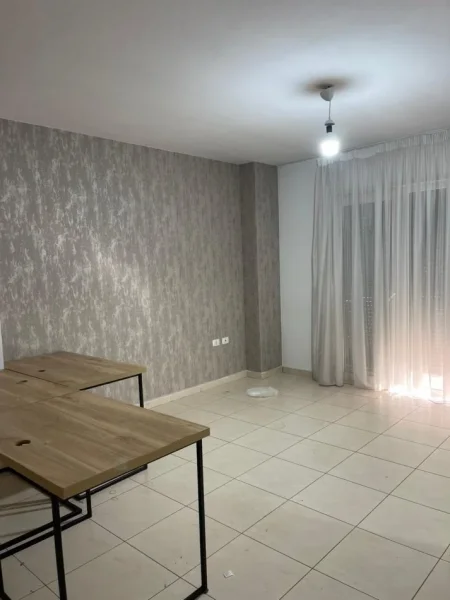 Tirane, jepet me qera zyre Kati 2, 80 m² 400 € (Bulevardi Bajram Curri)
