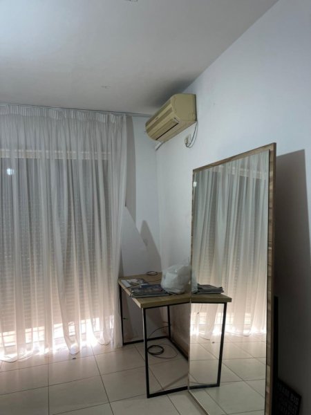Tirane, jepet me qera zyre Kati 2, 80 m² 400 € (Bulevardi Bajram Curri)