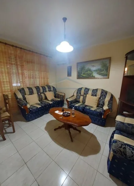 Tirane, shitet apartament 1+1+Ballkon Kati 5, 50 m² 100.000 € (Rruga Zonja Curre)