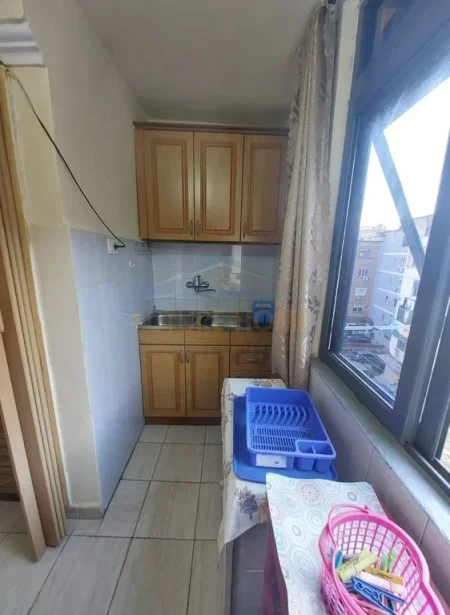 Tirane, shitet apartament 1+1+Ballkon Kati 5, 50 m² 100.000 € (Rruga Zonja Curre)