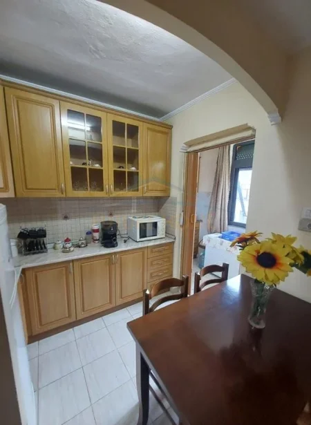 Tirane, shitet apartament 1+1+Ballkon Kati 5, 50 m² 100.000 € (Rruga Zonja Curre)