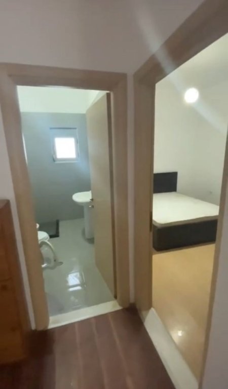 Tirane, jepet me qera apartament 1+1+Ballkon Kati 2, 65 m² 500 € 