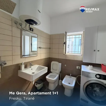 Tirane, jepet me qera apartament 1+1 , 500 € (me dy poste parkimi)
