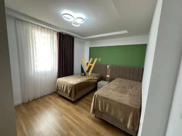 Tirane, jepet me qera apartament 2+1+Ballkon Kati 3, 100 m² 1.100 € (QENDER)