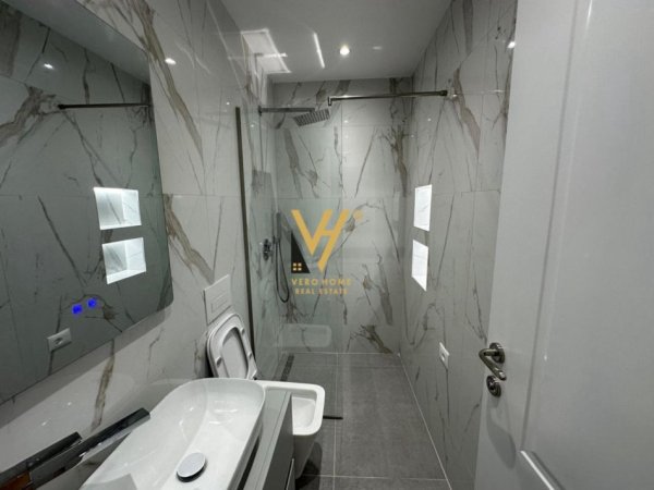 Tirane, jepet me qera apartament 2+1+Ballkon Kati 3, 100 m² 1.100 € (QENDER)