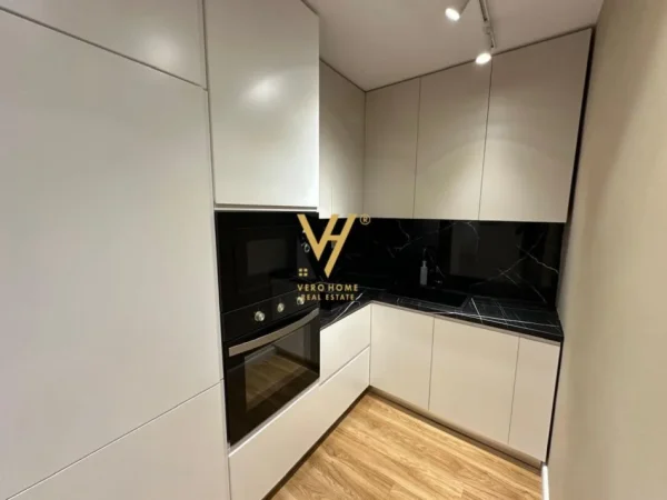 Tirane, jepet me qera apartament 2+1+Ballkon Kati 3, 100 m² 1.100 € (QENDER)