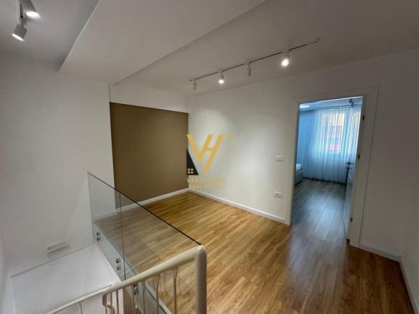 Tirane, jepet me qera apartament 2+1+Ballkon Kati 3, 100 m² 1.100 € (QENDER)