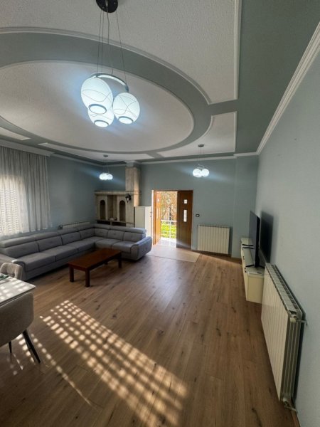 Tirane, jepet me qera apartament 2+1+Ballkon Kati 1, 12 m² 800 € (Ali Dem)