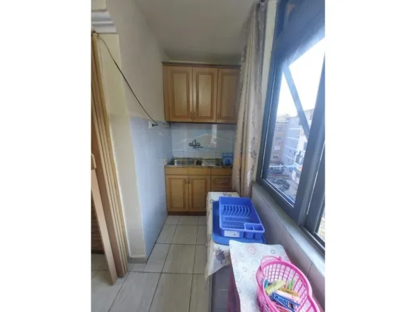 Tirane, shitet apartament 1+1+Ballkon , 100.000 € (Ish Tregu Elektrik)