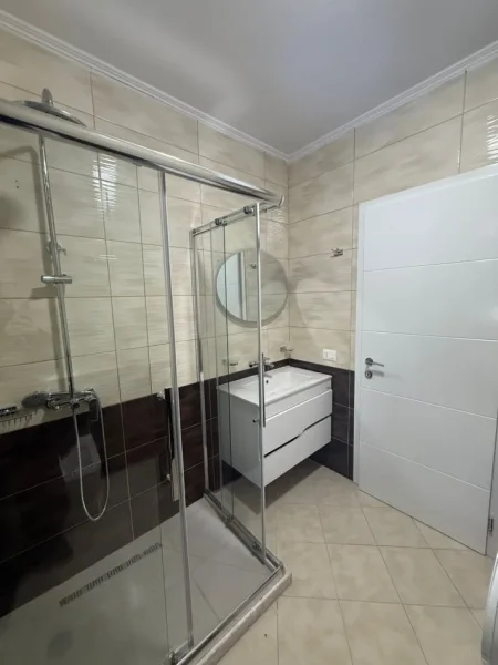 Tirane, jepet me qera apartament 2+1 Kati 4, 85 m² 850 € (selvia)