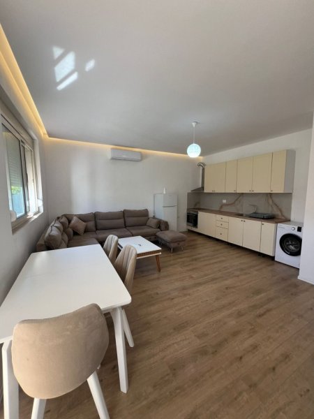 Tirane, jepet me qera apartament 2+1+Ballkon Kati 1, 78 m² 450 € (Rruga Don Bosko)