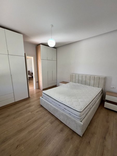 Tirane, jepet me qera apartament 2+1+Ballkon Kati 1, 78 m² 450 € (Rruga Don Bosko)