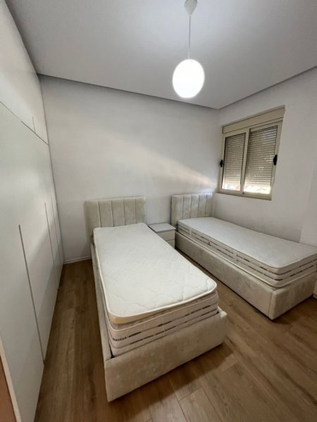 Tirane, jepet me qera apartament 2+1+Ballkon Kati 1, 78 m² 450 € (Rruga Don Bosko)