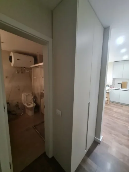 Tirane, jepet me qera apartament 1+1+Ballkon Kati 4, 70 m² 45.000 leke